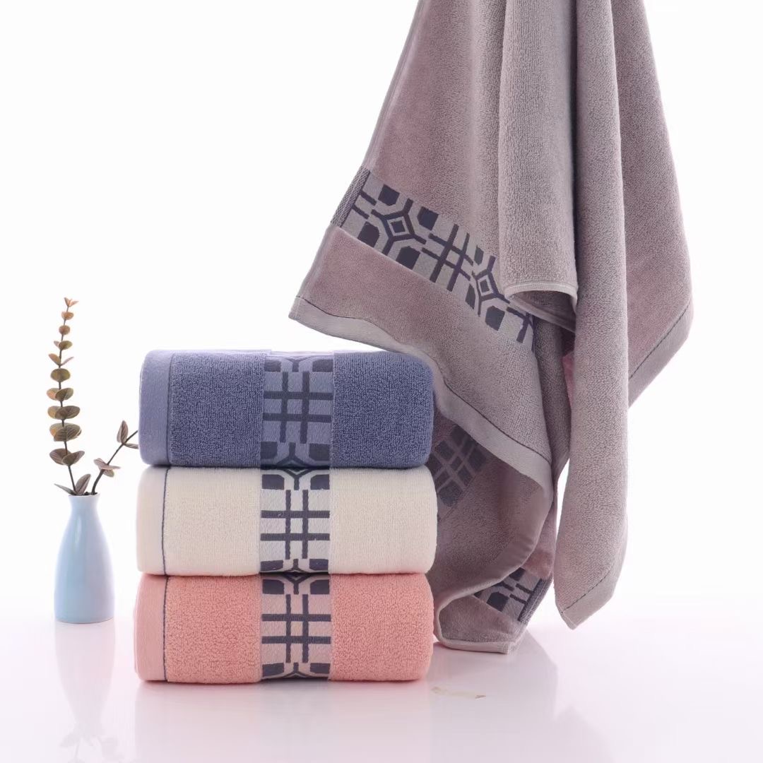 Bath Towel with Sateen-Hash